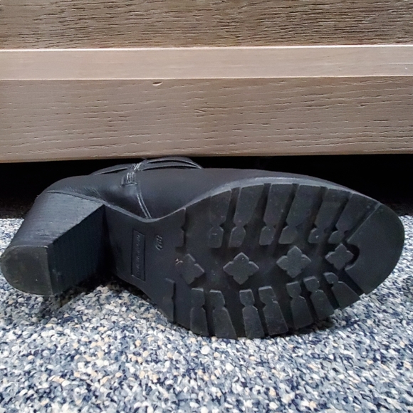 Boots - Picture 5 of 7